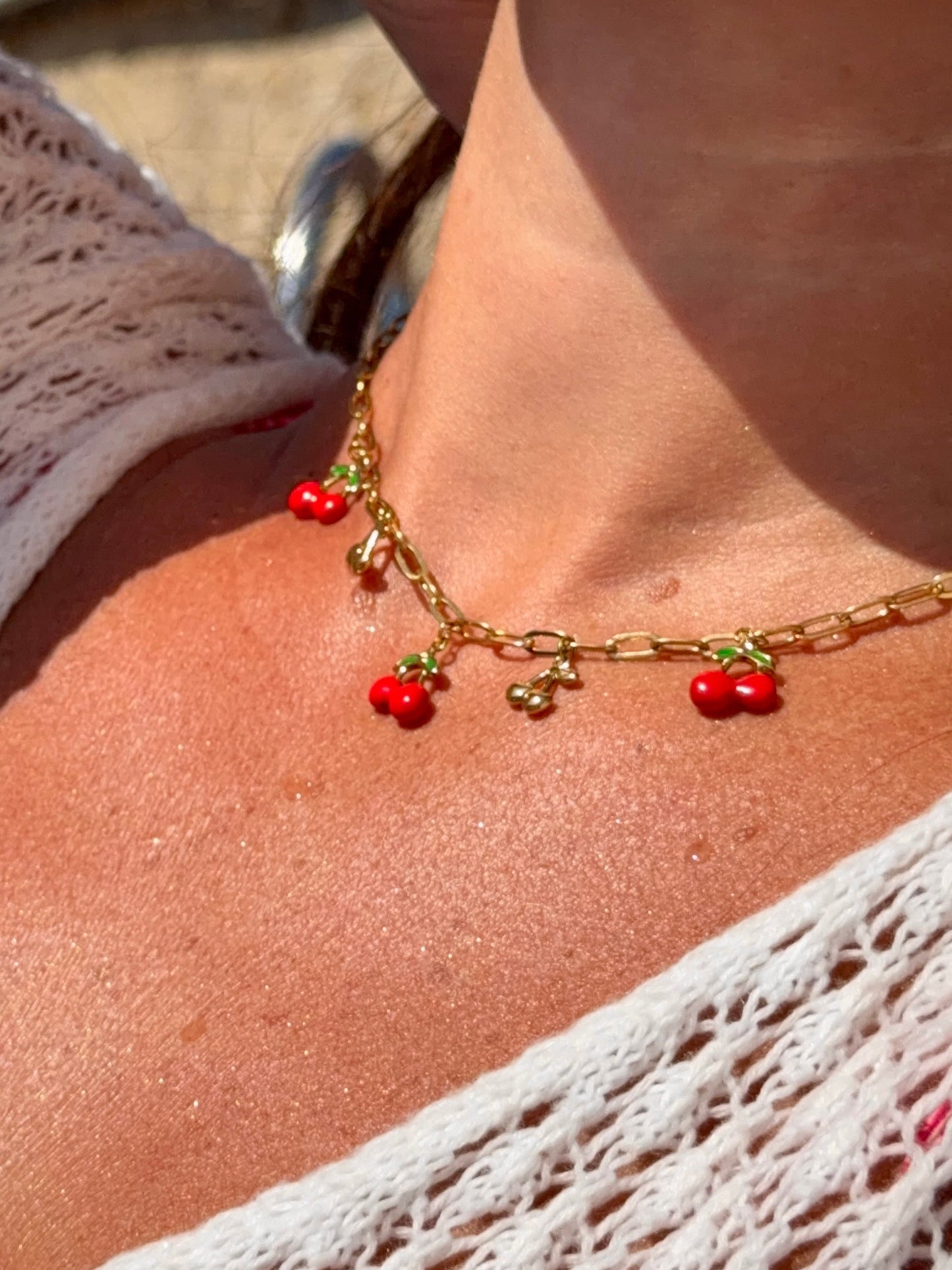 Collier Cherry